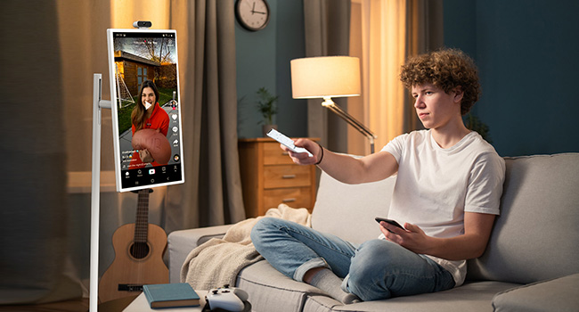 সর্বশেষ কোম্পানির খবর নতুন পণ্য - স্ট্যান্ডবাইমি ওয়্যারলেস পোর্টেবল স্মার্ট টিভি  2